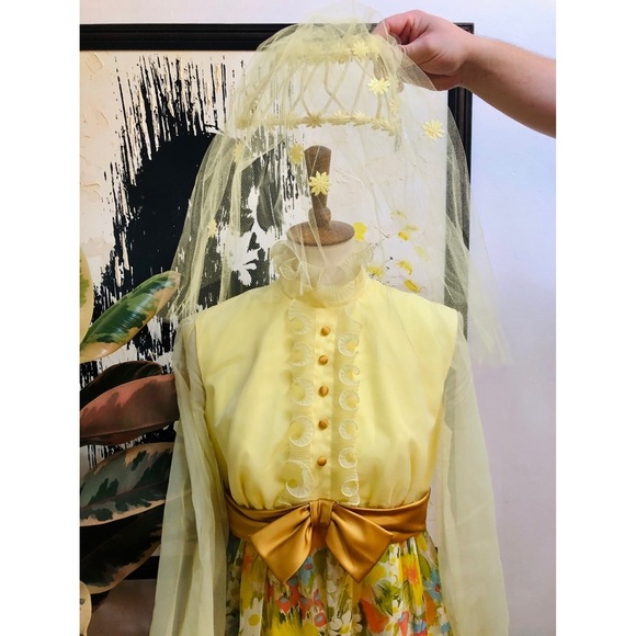 Quirky Bride!!!! Wedding Dress w Veil - Picture 2 of 16